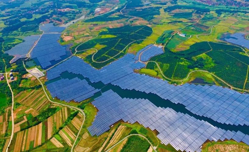 光伏產業新里程碑 截至7月底我國新增裝機達130.9吉瓦，清潔能源轉型加速